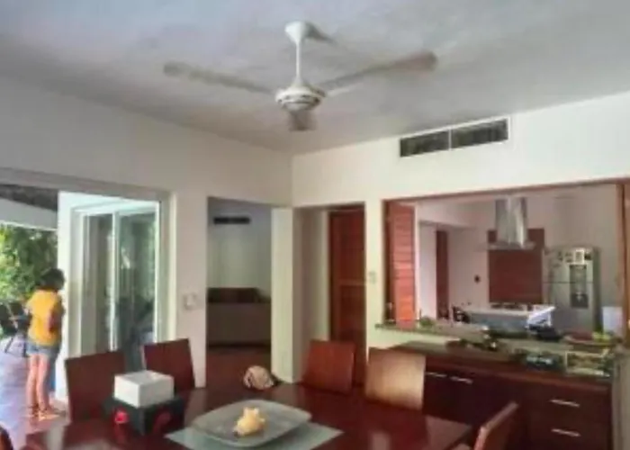 Hermosa Casa En A 5 Min De La Playa Holiday home Playa del Carmen